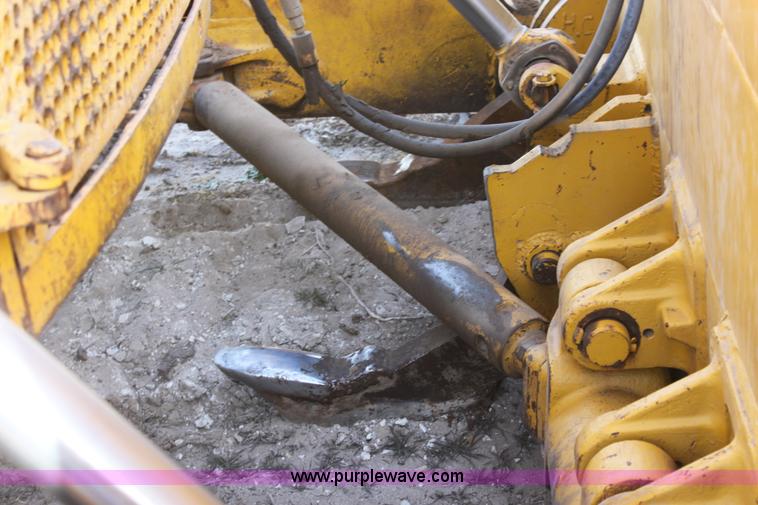 image for item E8258 1968 Caterpillar D8H dozer