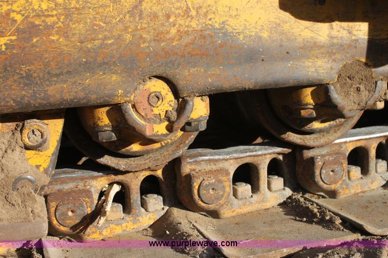 image for item E8258 1968 Caterpillar D8H dozer