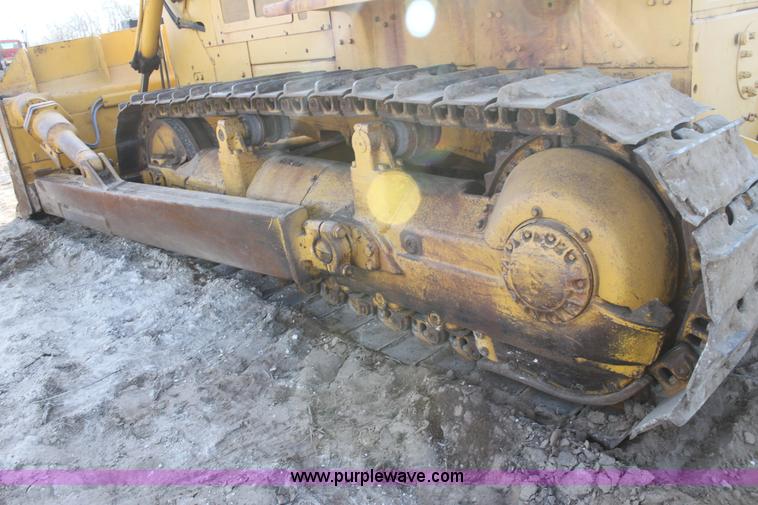 image for item E8258 1968 Caterpillar D8H dozer