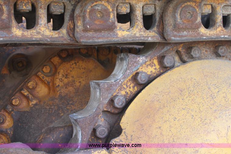image for item E8258 1968 Caterpillar D8H dozer