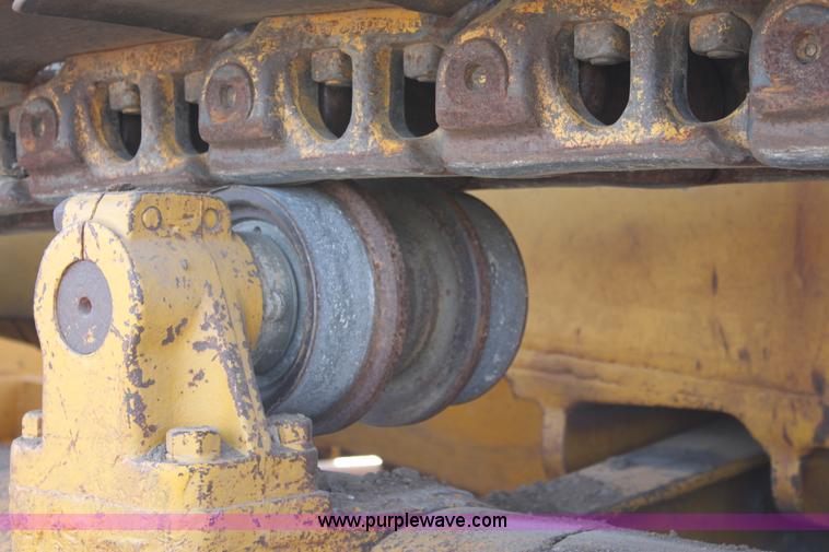 image for item E8258 1968 Caterpillar D8H dozer