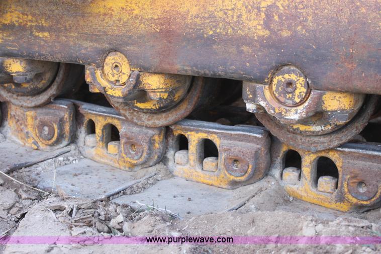 image for item E8258 1968 Caterpillar D8H dozer