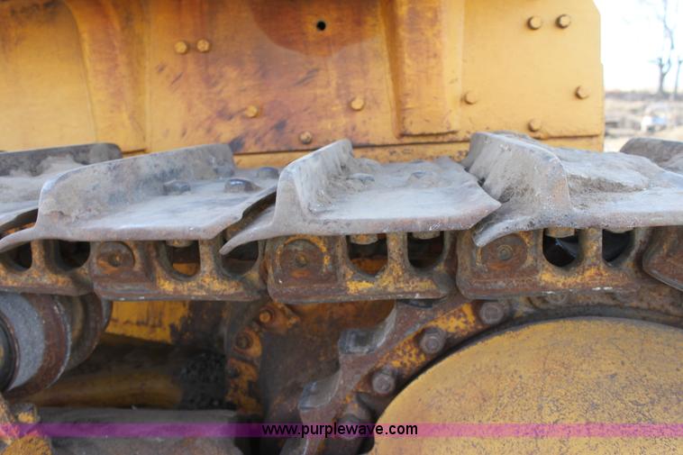 image for item E8258 1968 Caterpillar D8H dozer