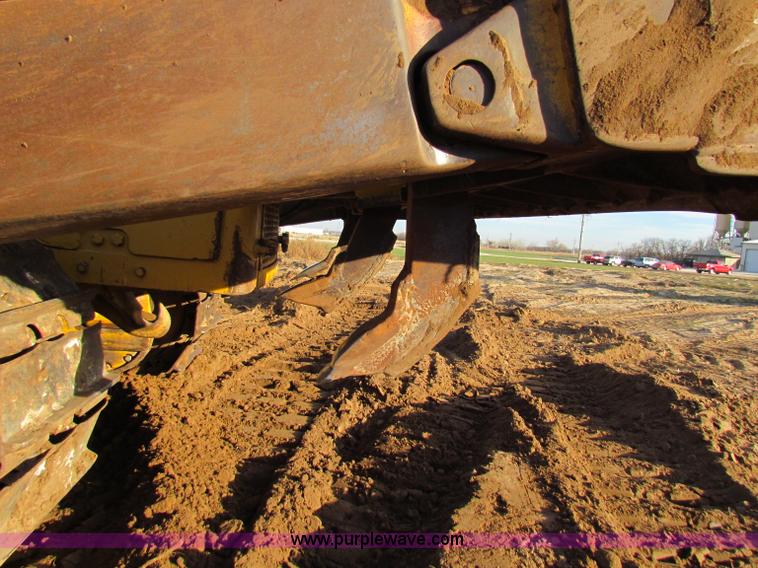 image for item E8258 1968 Caterpillar D8H dozer