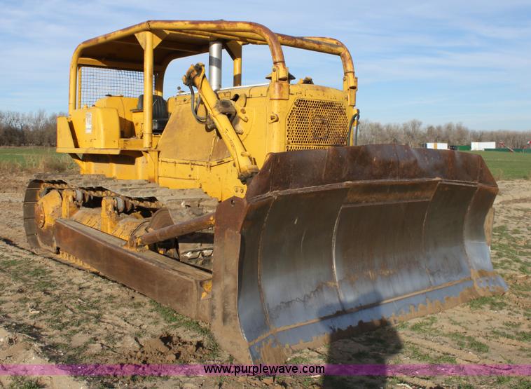 image for item E8259 1967 Caterpillar D8H dozer