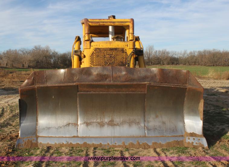 image for item E8259 1967 Caterpillar D8H dozer