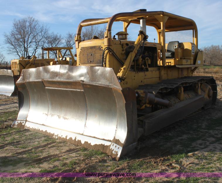 image for item E8259 1967 Caterpillar D8H dozer