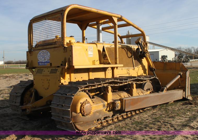 image for item E8259 1967 Caterpillar D8H dozer