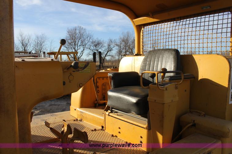 image for item E8259 1967 Caterpillar D8H dozer