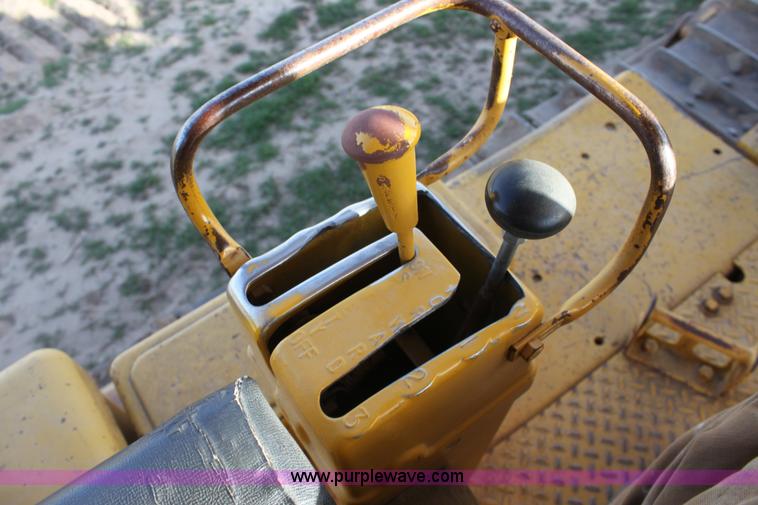 image for item E8259 1967 Caterpillar D8H dozer
