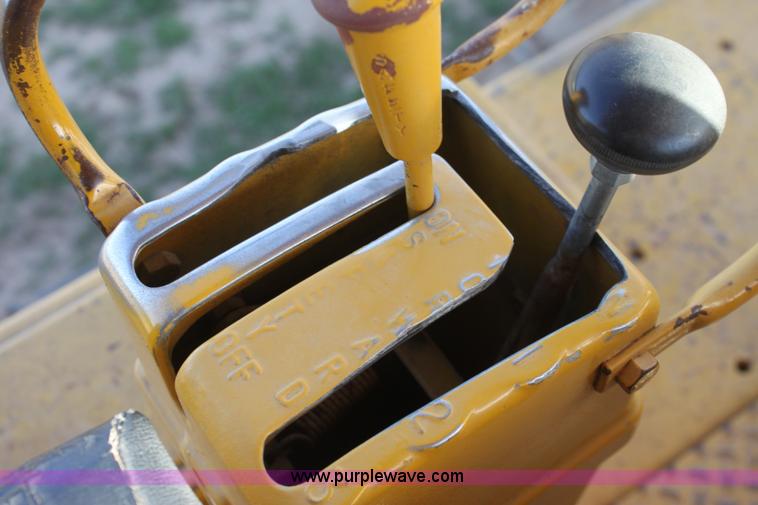 image for item E8259 1967 Caterpillar D8H dozer