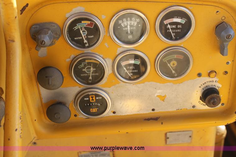 image for item E8259 1967 Caterpillar D8H dozer