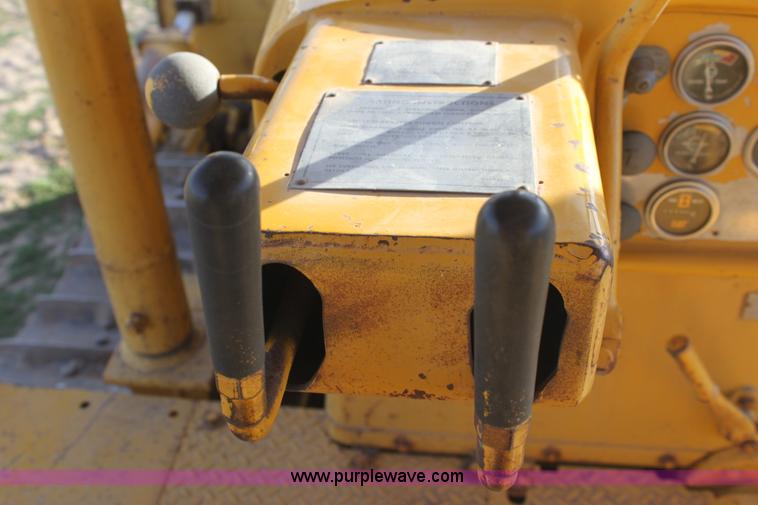 image for item E8259 1967 Caterpillar D8H dozer