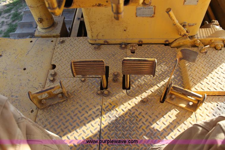 image for item E8259 1967 Caterpillar D8H dozer
