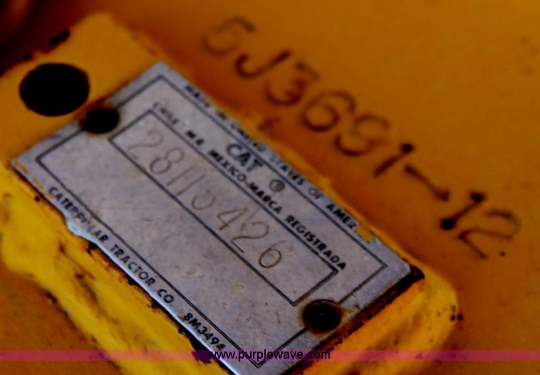 image for item E8259 1967 Caterpillar D8H dozer