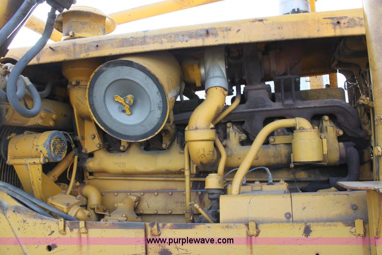 image for item E8259 1967 Caterpillar D8H dozer
