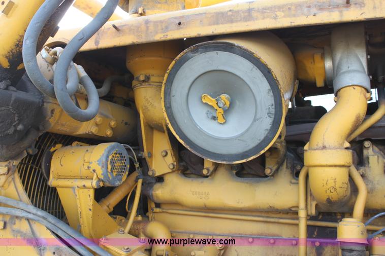 image for item E8259 1967 Caterpillar D8H dozer
