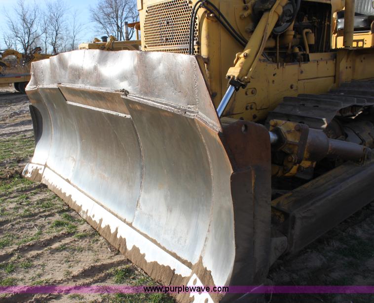 image for item E8259 1967 Caterpillar D8H dozer