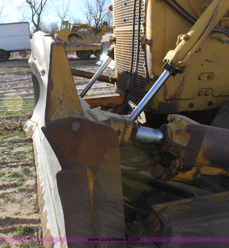 image for item E8259 1967 Caterpillar D8H dozer