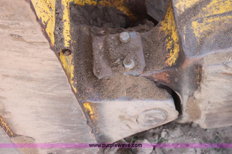 image for item E8259 1967 Caterpillar D8H dozer