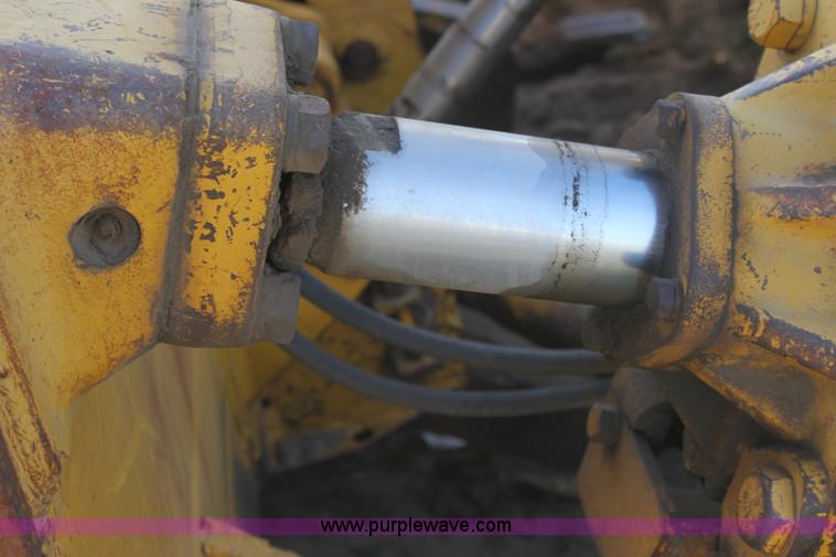 image for item E8259 1967 Caterpillar D8H dozer