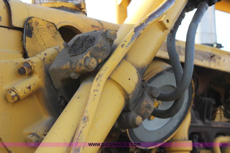 image for item E8259 1967 Caterpillar D8H dozer