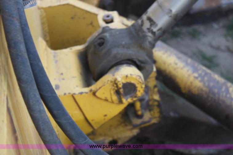 image for item E8259 1967 Caterpillar D8H dozer