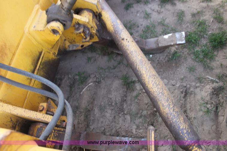 image for item E8259 1967 Caterpillar D8H dozer