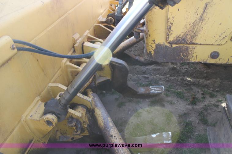 image for item E8259 1967 Caterpillar D8H dozer