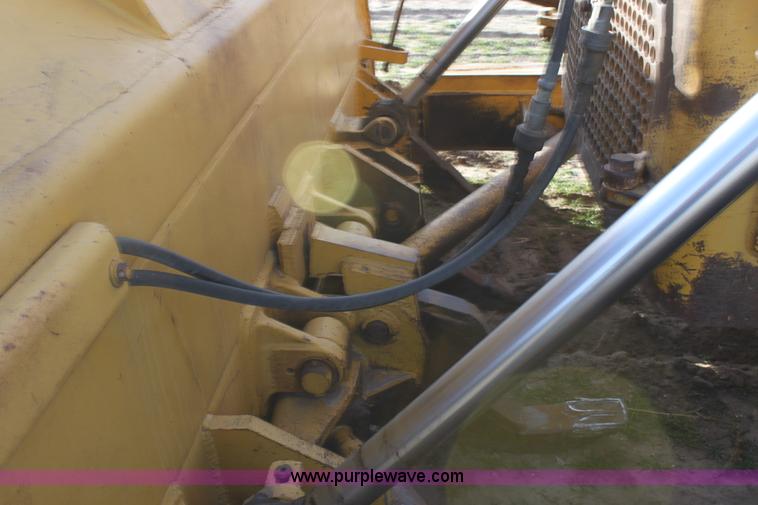 image for item E8259 1967 Caterpillar D8H dozer