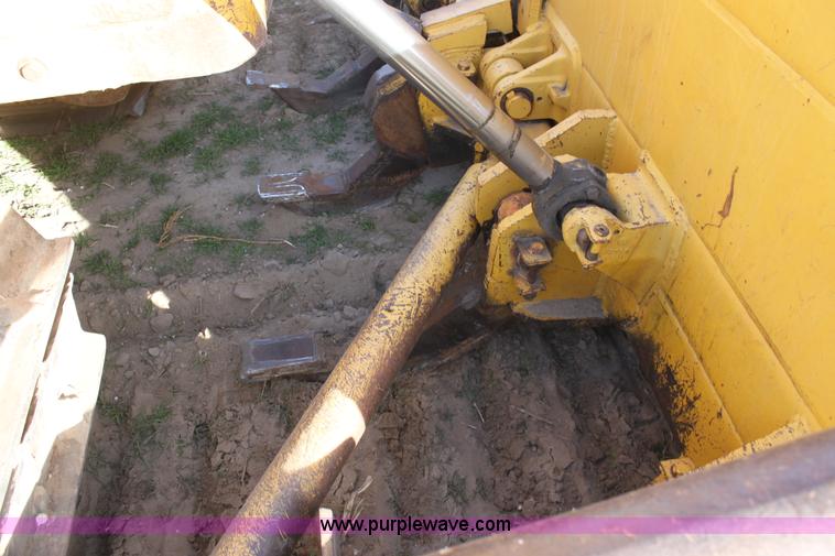 image for item E8259 1967 Caterpillar D8H dozer