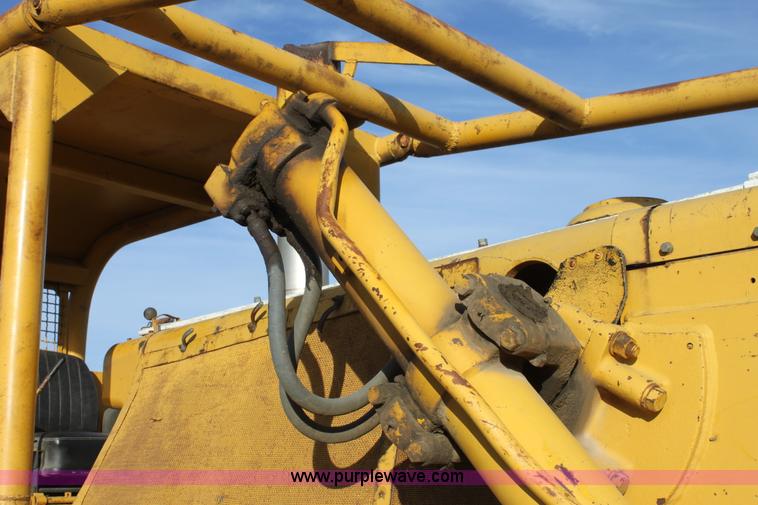 image for item E8259 1967 Caterpillar D8H dozer