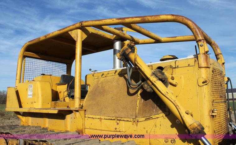 image for item E8259 1967 Caterpillar D8H dozer
