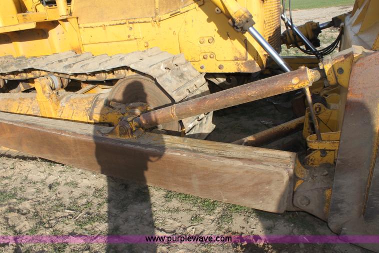 image for item E8259 1967 Caterpillar D8H dozer
