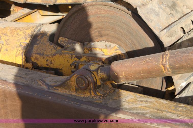 image for item E8259 1967 Caterpillar D8H dozer