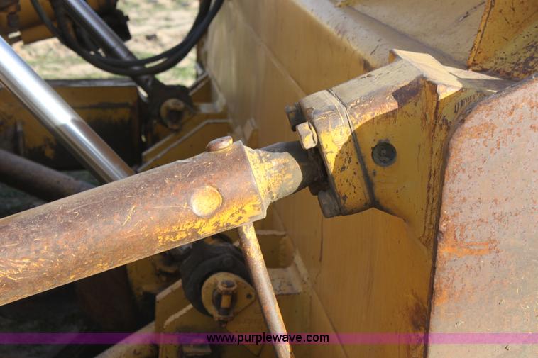 image for item E8259 1967 Caterpillar D8H dozer