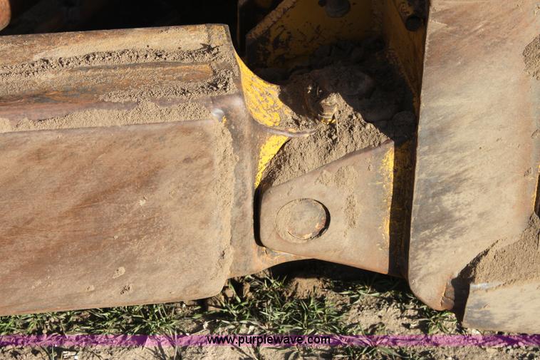 image for item E8259 1967 Caterpillar D8H dozer