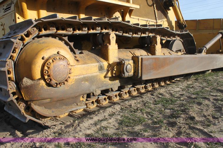 image for item E8259 1967 Caterpillar D8H dozer