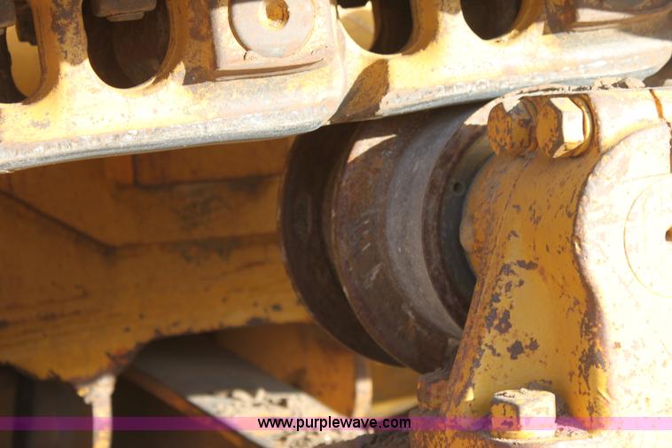 image for item E8259 1967 Caterpillar D8H dozer