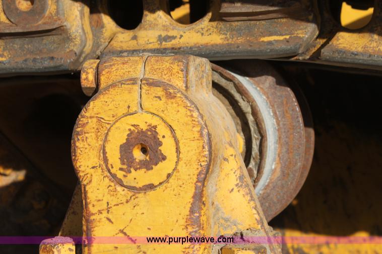 image for item E8259 1967 Caterpillar D8H dozer