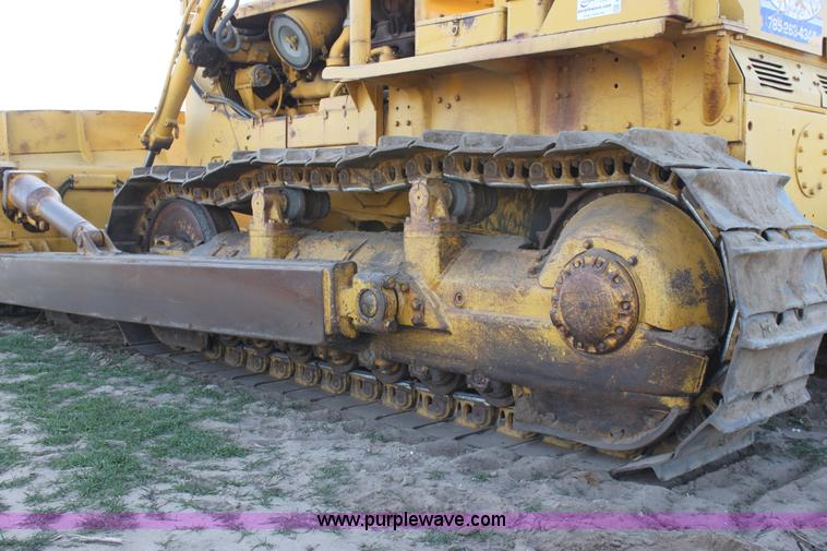 image for item E8259 1967 Caterpillar D8H dozer