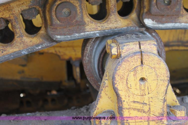 image for item E8259 1967 Caterpillar D8H dozer