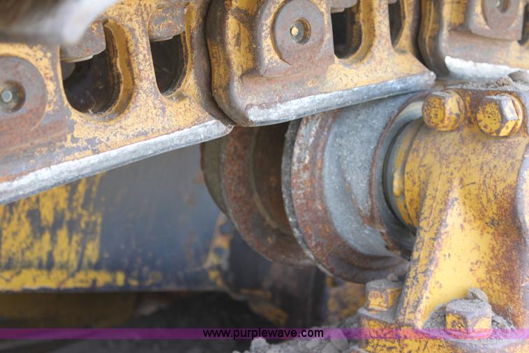 image for item E8259 1967 Caterpillar D8H dozer