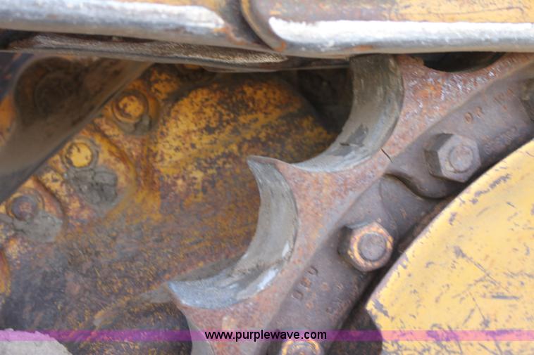 image for item E8259 1967 Caterpillar D8H dozer