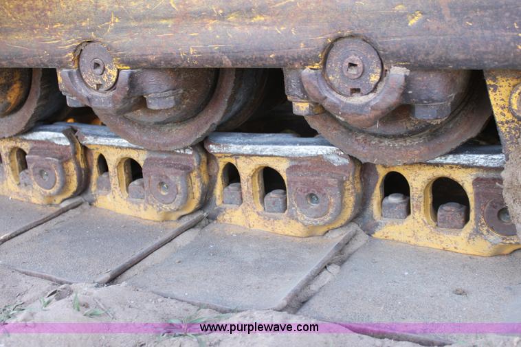 image for item E8259 1967 Caterpillar D8H dozer