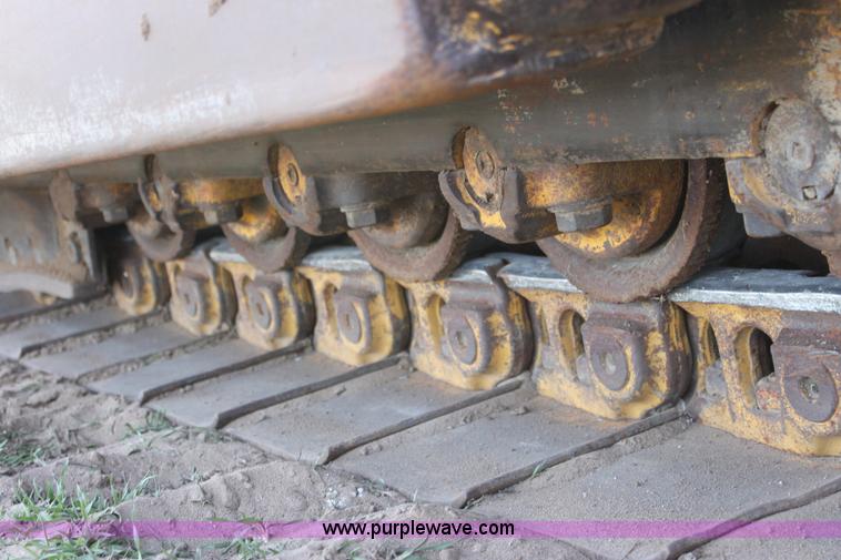 image for item E8259 1967 Caterpillar D8H dozer