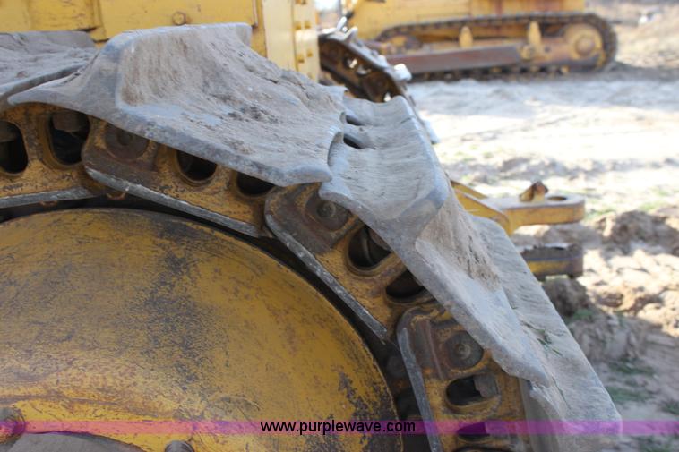 image for item E8259 1967 Caterpillar D8H dozer