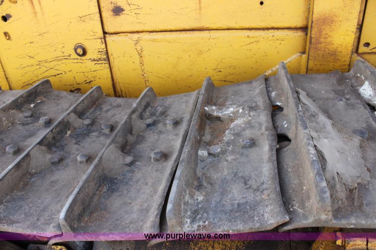 image for item E8259 1967 Caterpillar D8H dozer
