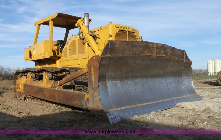 image for item E8259 1967 Caterpillar D8H dozer