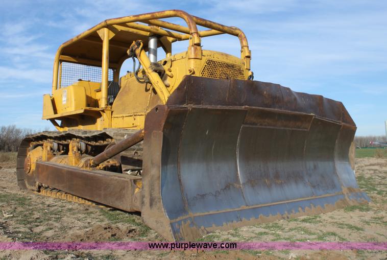 image for item E8259 1967 Caterpillar D8H dozer